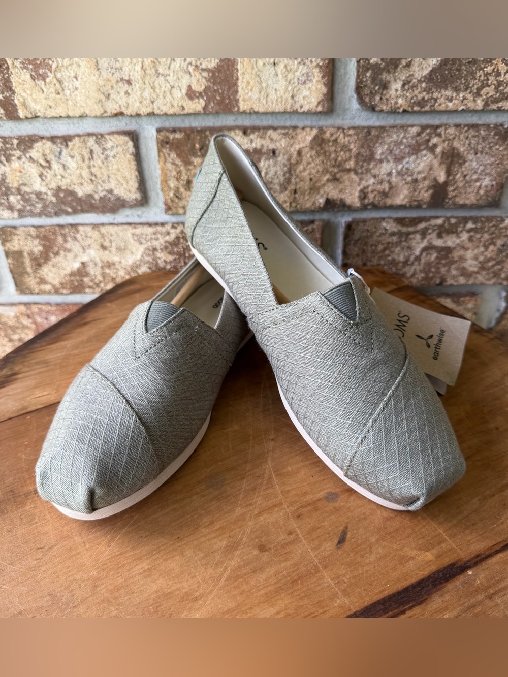 TOMS Alpargata Flats NWT Women’s Size 6.5 Vetiver Gray Diamond Texture Sweet!